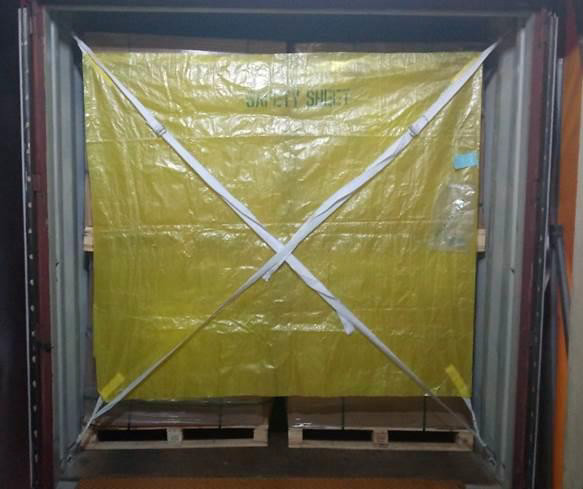 Gewebevorhang im Container